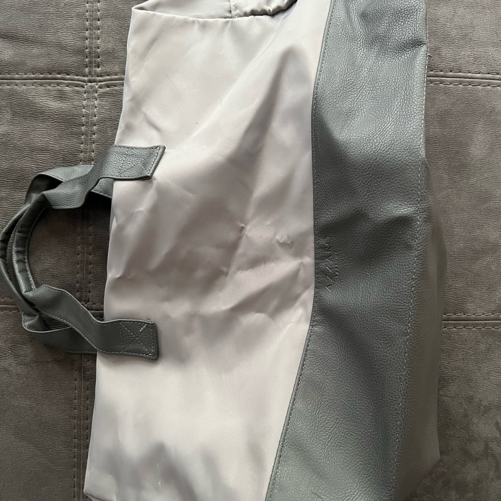 Azarro duffle bag